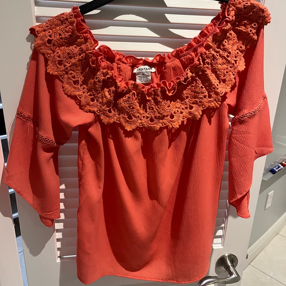 Off the shoulder orange 🍊 top
